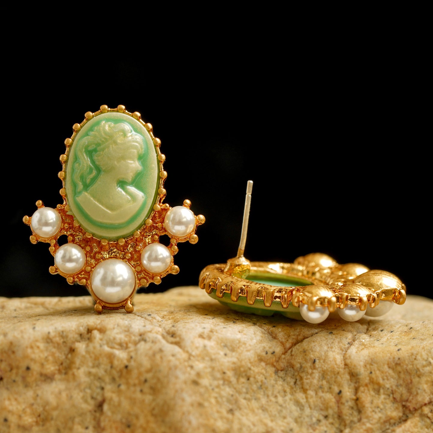 Cameo Woman's face earing