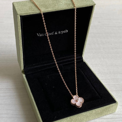 VC Four-leaf Clover Agate Diamond Necklace Pink Full Set Packaging