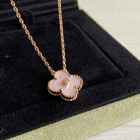 VC Four-leaf Clover Agate Diamond Necklace Pink Full Set Packaging